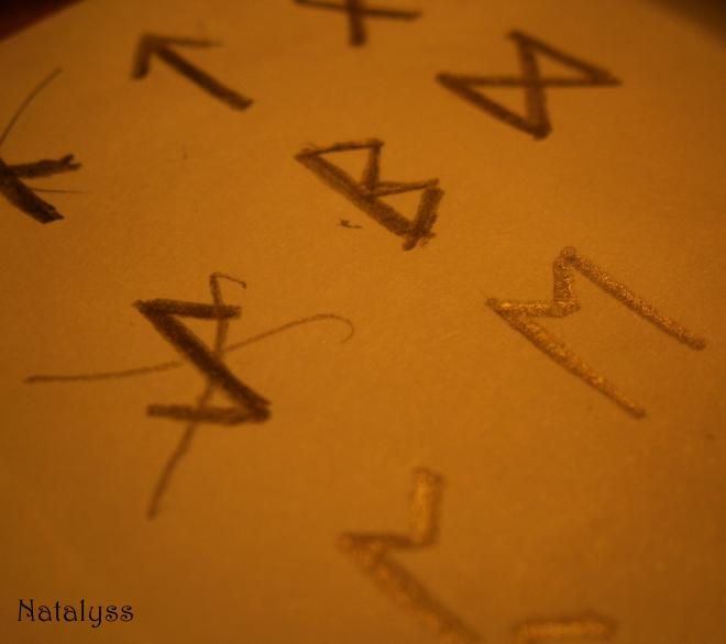 kreslené runy vzor na šperky